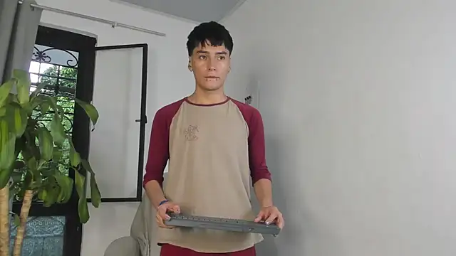 Snapshot of sebas_rose chatting on 10.19.25 sebas rose online show from 10.19.25