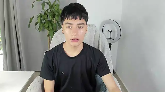 Snapshot of sebas_rose chatting on 10.21.25 sebas rose online show from 10.21.25