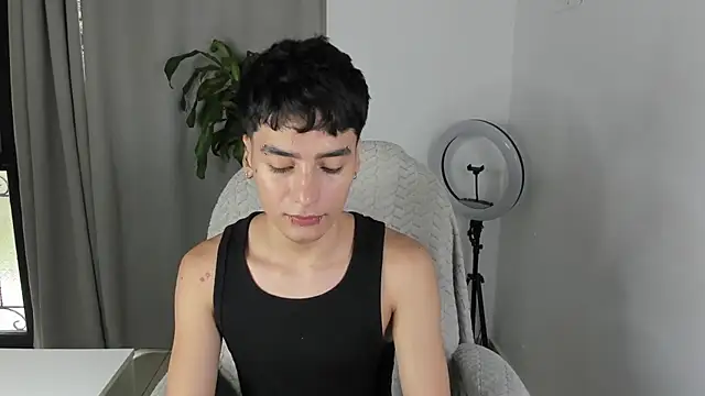 Snapshot of sebas_rose chatting on 10.22.25 sebas rose online show from 10.22.25