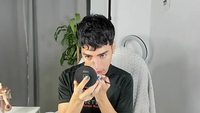 Snapshot of sebas_rose chatting on 12.04.25 sebas rose online show from 12.04.25