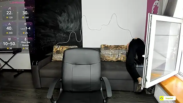 Snapshot of EmmyGreans chatting on 09.22.25 EmmyGreans online show from 09.22.25