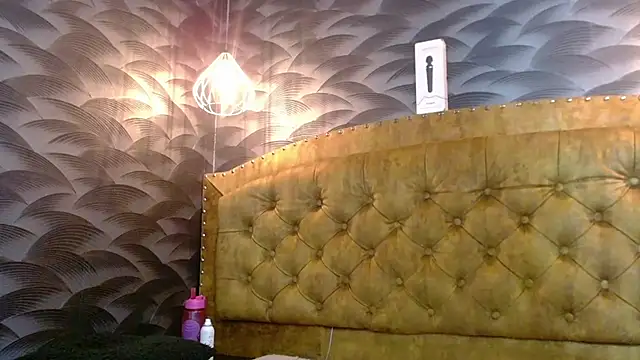 CrystalBrooke3x online show from 10.29.25