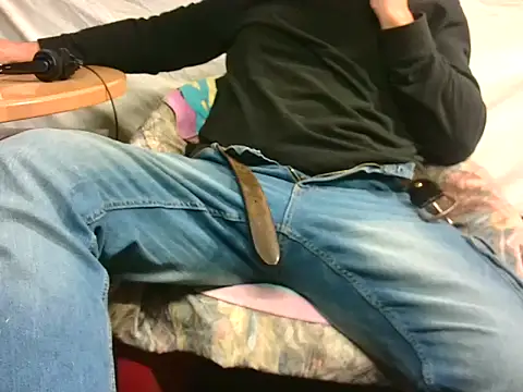 Giulio35 Pika online show from 11.04.25