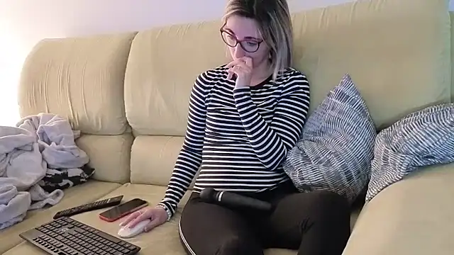 sexy blondie92 online show from 03.18.26