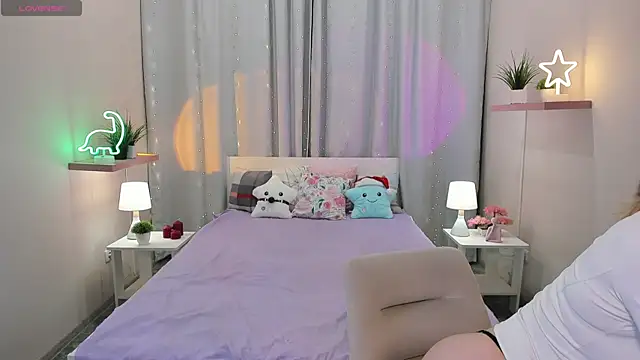 Snapshot of TiffanyBatson chatting on 12.05.24 TiffanyBatson online show from 12.05.24