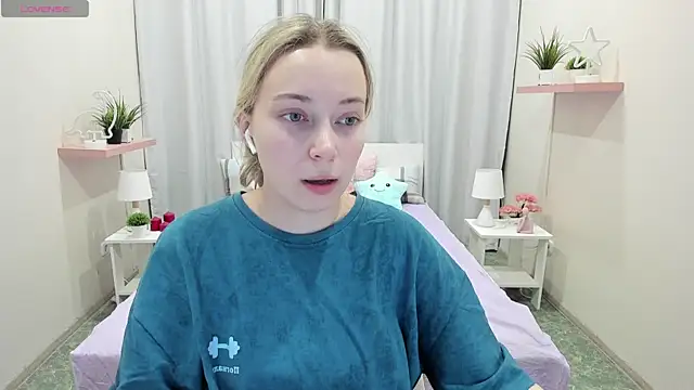 Snapshot of TiffanyBatson chatting on 12.29.24 TiffanyBatson online show from 12.29.24