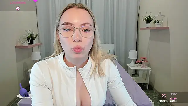 Snapshot of TiffanyBatson chatting on 01.08.25 TiffanyBatson online show from 01.08.25