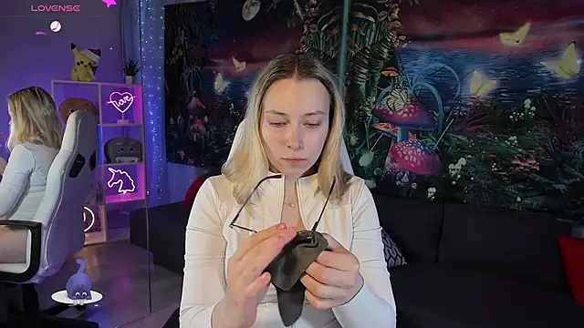 Snapshot of TiffanyBatson chatting on 01.21.25 TiffanyBatson online show from 01.21.25