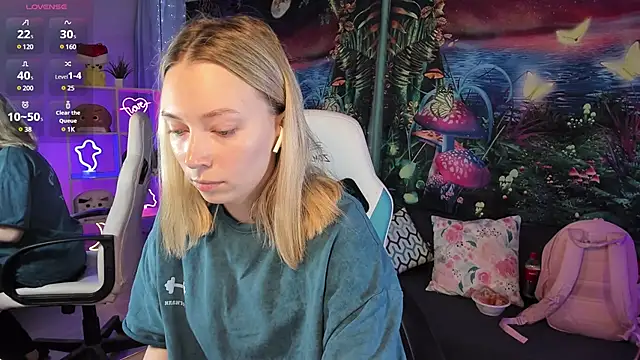 Snapshot of TiffanyBatson chatting on 02.03.25 TiffanyBatson online show from 02.03.25