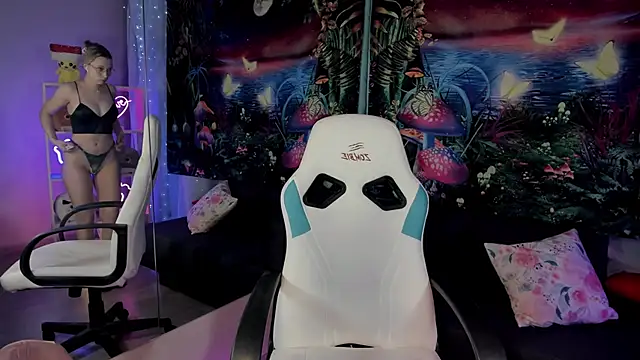 Snapshot of TiffanyBatson chatting on 02.08.25 TiffanyBatson online show from 02.08.25