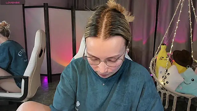 Snapshot of TiffanyBatson chatting on 02.13.25 TiffanyBatson online show from 02.13.25