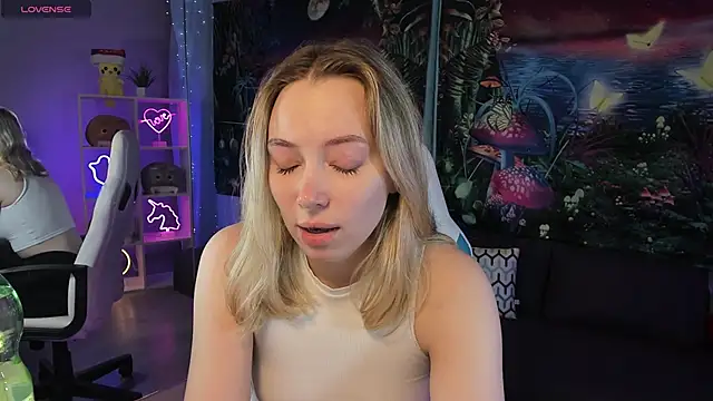 Snapshot of TiffanyBatson chatting on 02.17.25 TiffanyBatson online show from 02.17.25