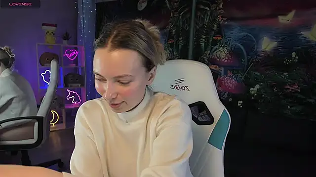 Snapshot of TiffanyBatson chatting on 02.19.25 TiffanyBatson online show from 02.19.25