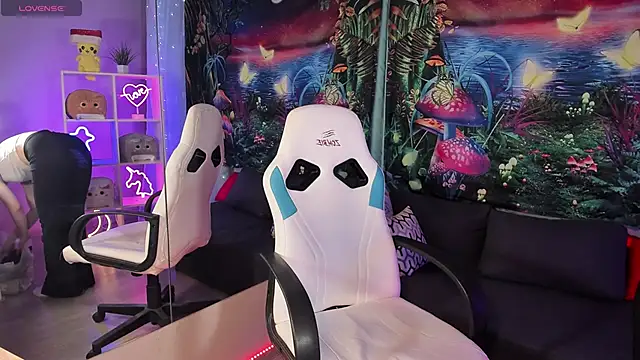 Snapshot of TiffanyBatson chatting on 02.23.25 TiffanyBatson online show from 02.23.25