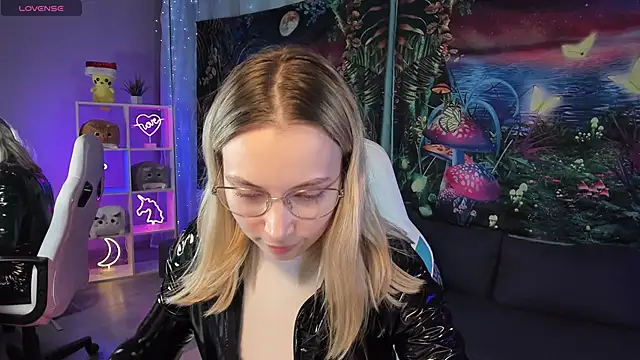 Snapshot of TiffanyBatson chatting on 02.23.25 TiffanyBatson online show from 02.23.25