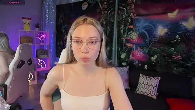 Snapshot of TiffanyBatson chatting on 03.04.25 TiffanyBatson online show from 03.04.25