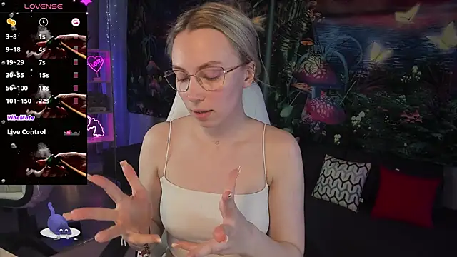 Snapshot of TiffanyBatson chatting on 03.10.25 TiffanyBatson online show from 03.10.25