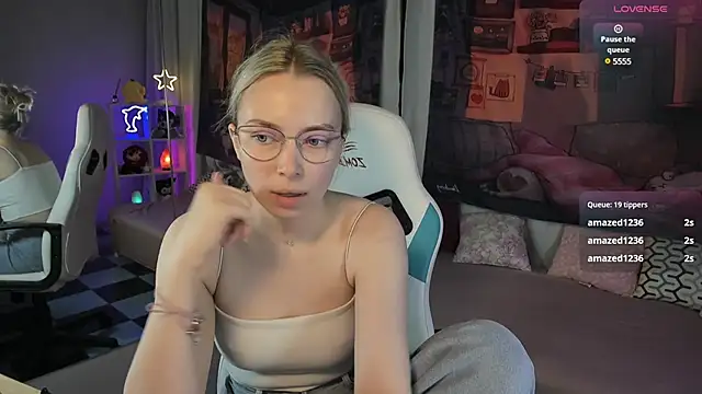 Snapshot of TiffanyBatson chatting on 03.13.25 TiffanyBatson online show from 03.13.25