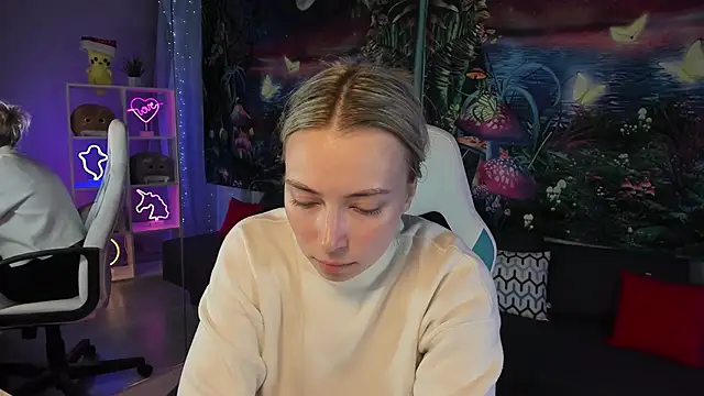 Snapshot of TiffanyBatson chatting on 03.18.25 TiffanyBatson online show from 03.18.25