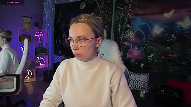 Snapshot of TiffanyBatson chatting on 03.20.25 TiffanyBatson online show from 03.20.25