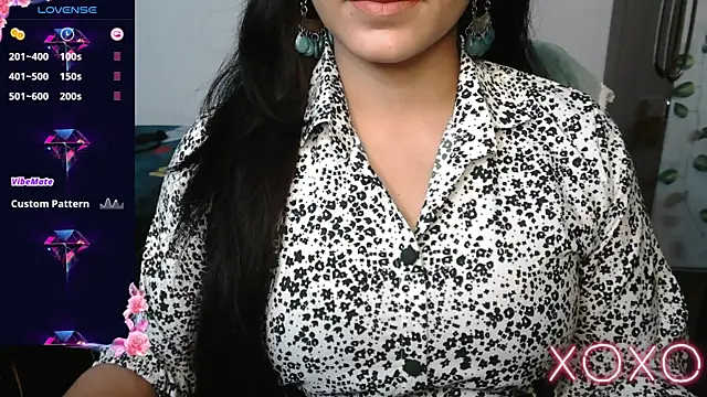 Snapshot of Annu-Darling chatting on 11.21.25 Annu-Darling online show from 11.21.25