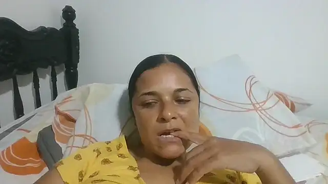 Snapshot of GiveLove1 chatting on 10.31.25 GiveLove1 online show from 10.31.25