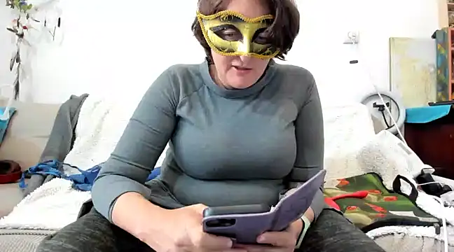 Snapshot of IsraeliMilf chatting on 12.22.24 IsraeliMilf online show from 12.22.24