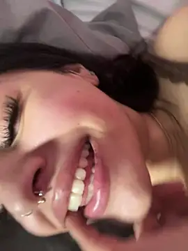 Snapshot of ThickerThanYoBitch chatting on 01.18.25 ThickerThanYoBitch online show from 01.18.25