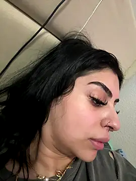 Snapshot of ThickerThanYoBitch chatting on 10.08.25 ThickerThanYoBitch online show from 10.08.25