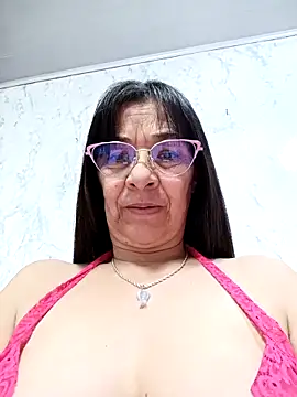 Snapshot of biancchi chatting on 05.19.26 biancchi online show from 05.19.26