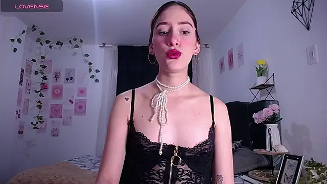 Snapshot of IsaBaileys_ chatting on 04.29.26 IsaBaileys online show from 04.29.26