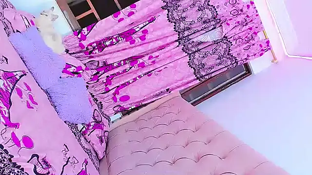 Snapshot of SexyEmmy_10 chatting on 03.22.25 SexyEmmy 10 online show from 03.22.25