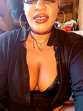Snapshot of AmazonianMistress chatting on 09.15.25 AmazonianMistress online show from 09.15.25
