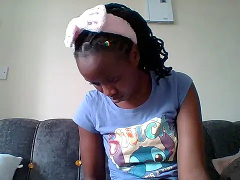 Snapshot of sexy_darleen23 chatting on 12.22.24 sexy darleen23 online show from 12.22.24