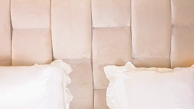 KiraKayleigh1 online show from 10.25.25