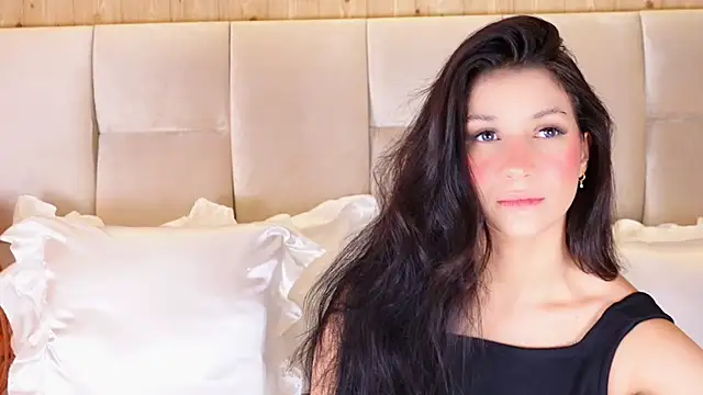 KiraKayleigh1 online show from 06.12.26