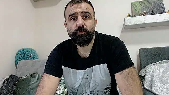 Snapshot of ivat80 chatting on 12.19.24 ivat80 online show from 12.19.24