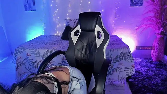 Riana Kean online show from 12.03.25