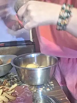  Kitti  online show from 11.18.25