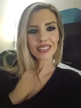 Snapshot of ellieconradxo chatting on 05.16.26 ellieconradxo online show from 05.16.26