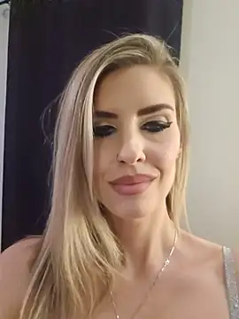 Snapshot of ellieconradxo chatting on 06.17.26 ellieconradxo online show from 06.17.26