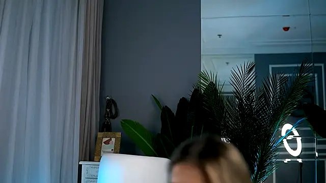 KellyMathews online show from 09.10.25