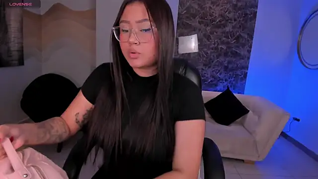 AmberLewis  online show from 02.25.25