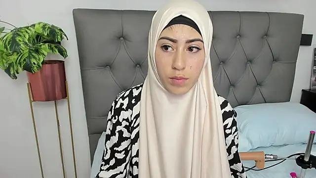 chaymae nah  online show from 02.10.25