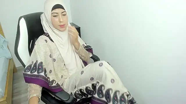 chaymae nah  online show from 03.10.25