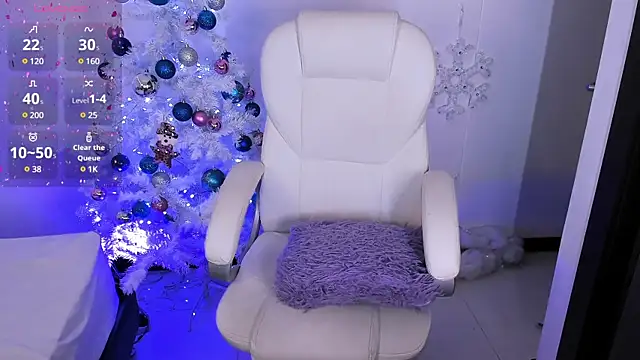 Snapshot of nyna_1 chatting on 12.20.24 nyna 1 online show from 12.20.24