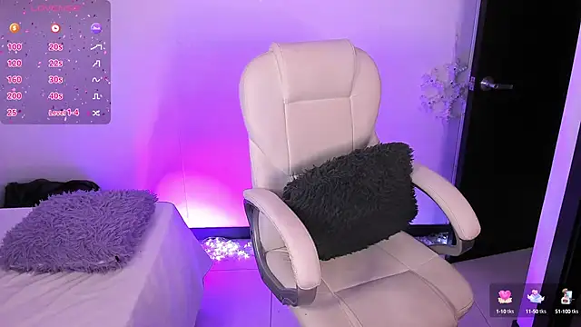 Snapshot of nyna_1 chatting on 02.27.25 nyna 1 online show from 02.27.25