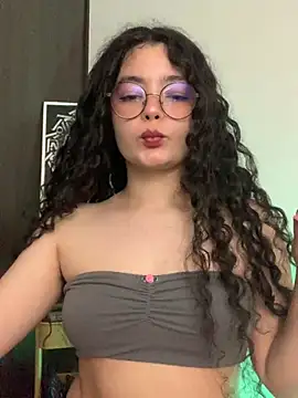 Snapshot of Antoniart_ chatting on 12.14.24 Antoniart online show from 12.14.24