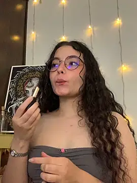 Snapshot of Antoniart_ chatting on 02.05.25 Antoniart online show from 02.05.25