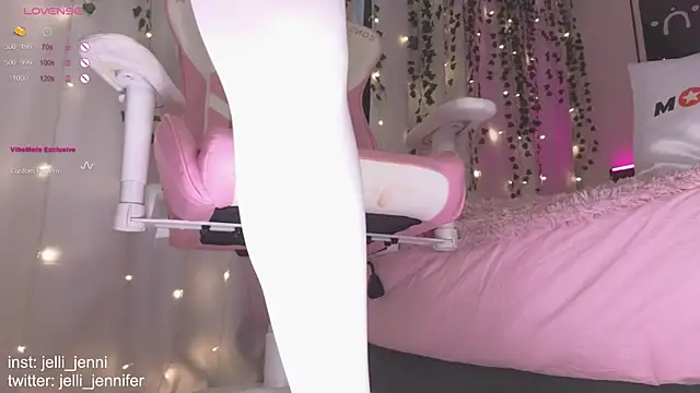 Snapshot of jelli_jenni chatting on 12.27.24 jelli jenni online show from 12.27.24